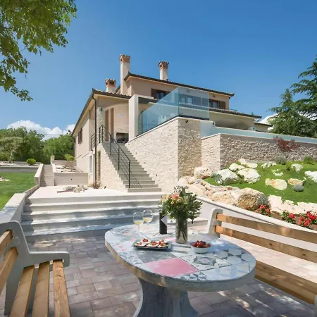 Casa de Férias With Pool Surrounded By Woods In Labin *