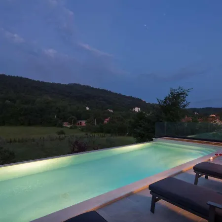 Casa de Férias With Pool Surrounded By Woods In Labin